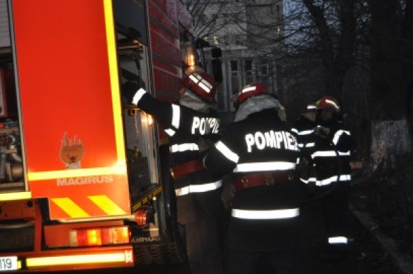 Autoservirea unui hotel din Costineşti, în flăcări